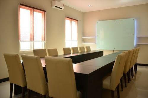 Chiaro Hotel Syariah Sidoarjo Exteriör bild